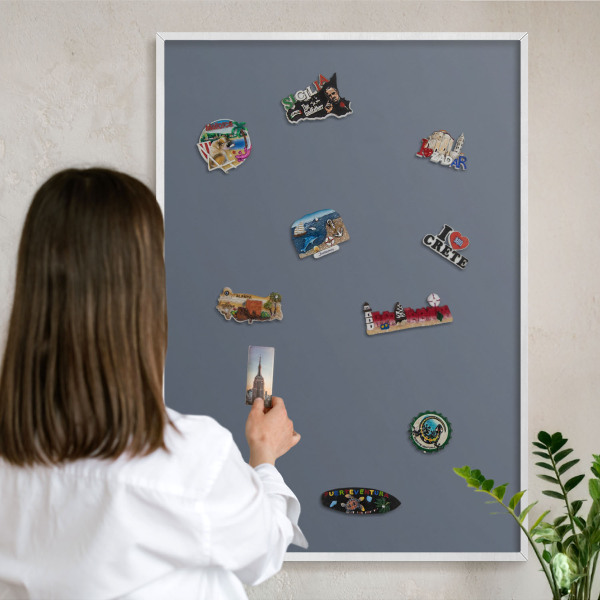 Wand-Magnettafel für Reisesouvenirs mit weißem Rahmen Kühles Grau