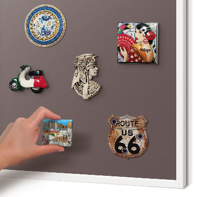 Magnettafel aus Metall für Souvenirs in weißem Rahmen Verblasstes Braun