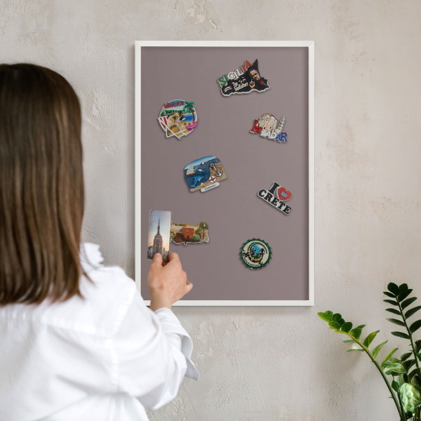 Wand-Magnettafel für Reisesouvenirs mit weißem Rahmen Aschbraun