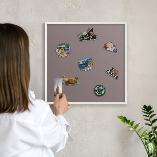 Wand-Magnettafel für Reisesouvenirs mit weißem Rahmen Aschbraun