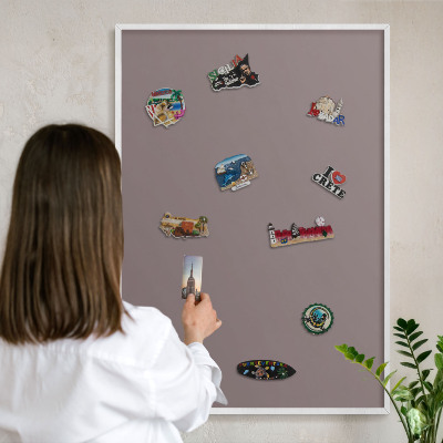 Wand-Magnettafel für Reisesouvenirs mit weißem Rahmen Aschbraun