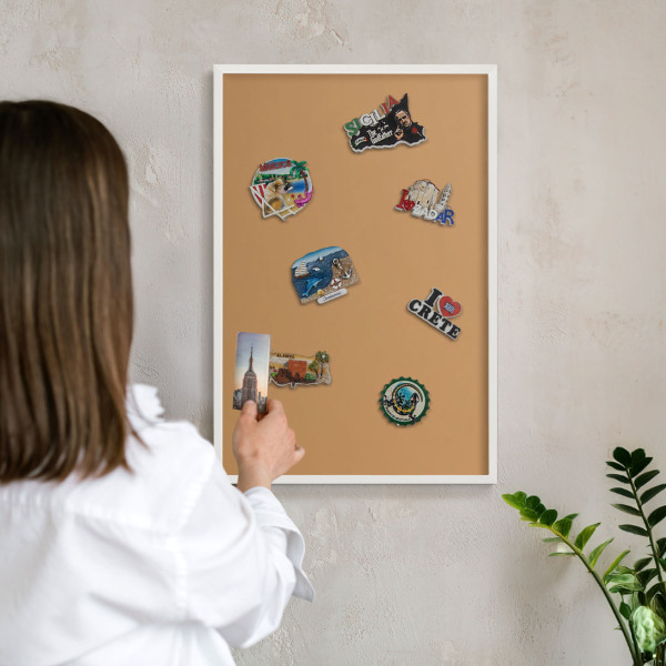 Wand-Magnettafel für Reisesouvenirs mit weißem Rahmen Mattorange