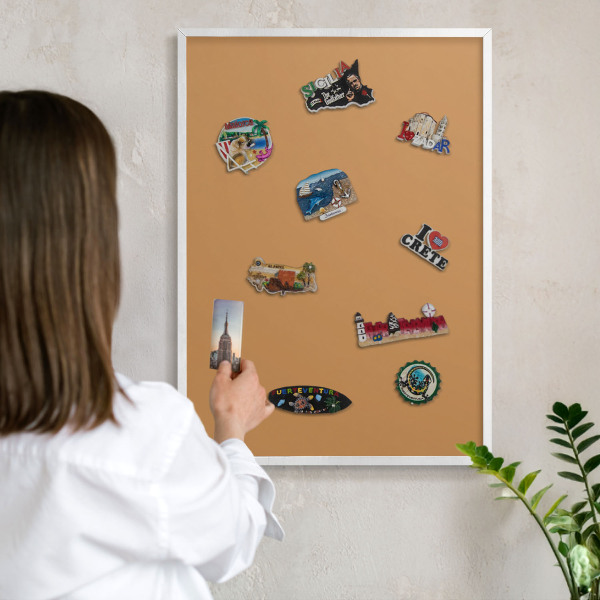 Wand-Magnettafel für Reisesouvenirs mit weißem Rahmen Mattorange