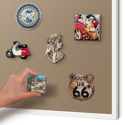 Wand-Magnettafel für Reisesouvenirs mit weißem Rahmen Neutralbraun