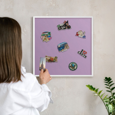 Wand-Magnettafel für Reisesouvenirs mit weißem Rahmen Hellviolett