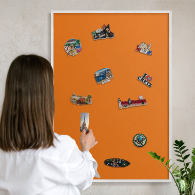 Wand-Magnettafel für Reisesouvenirs mit weißem Rahmen Kräftiges Orange