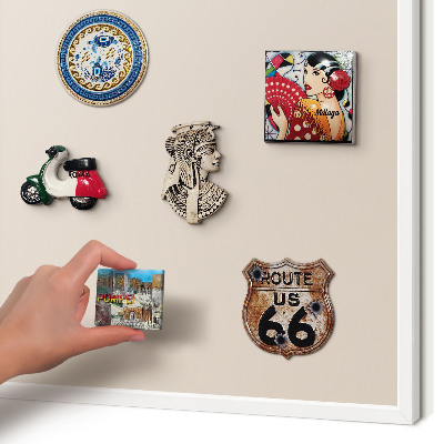 Wand-Magnettafel für Reisesouvenirs mit weißem Rahmen Warmes Beige