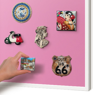 Magnettafel aus Metall für Souvenirs in weißem Rahmen Kühles Rosa