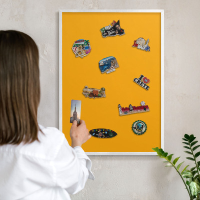 Wand-Magnettafel für Reisesouvenirs mit weißem Rahmen Leuchtendes Orange