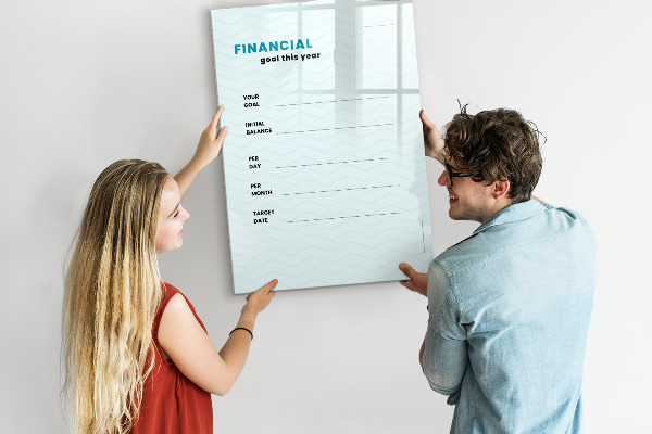 Magnettafel zum schreiben Finanzplan für dieses Jahr