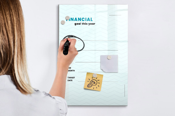 Magnettafel zum schreiben Finanzplan für dieses Jahr