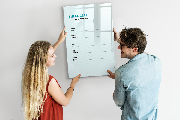 Magnettafel zum schreiben Finanzplan für dieses Jahr