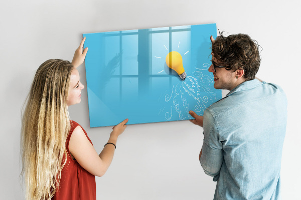 Schreib magnettafel Eine farbenfrohe Tafel zur Präsentation von Fotos