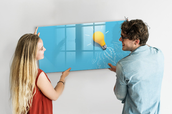 Schreib magnettafel Eine farbenfrohe Tafel zur Präsentation von Fotos