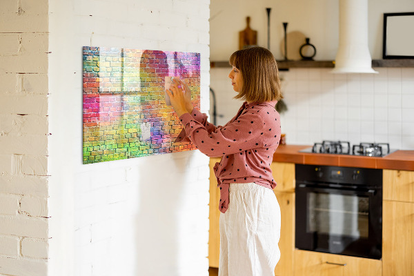Magnettafel zum schreiben Eine farbenfrohe Wand mit Platz für Fotos