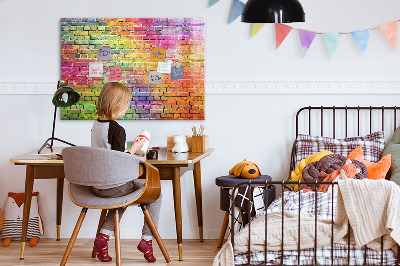 Magnettafel zum schreiben Eine farbenfrohe Wand mit Platz für Fotos
