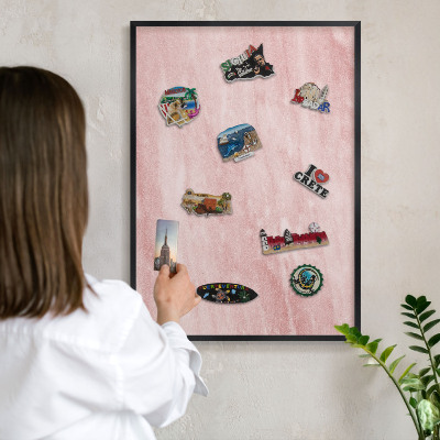 Magnetpinnwand Metall für Urlaubsmagnete mit schwarzem Rahmen Rosa Textur