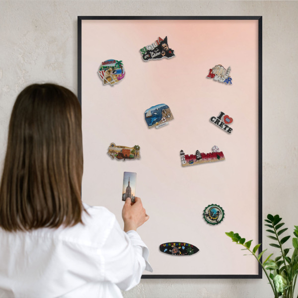 Magnetpinnwand Metall für Urlaubsmagnete mit schwarzem Rahmen Pastellfarbener Charme