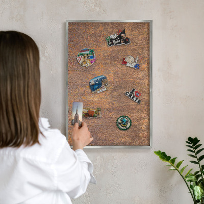Dekoratives Magnetboard aus Metall in Silberrahmen Rostige Eleganz