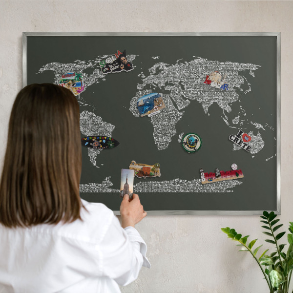 Dekoratives Magnetboard aus Metall in Silberrahmen Textkarte