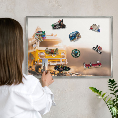 Dekoratives Magnetboard aus Metall in Silberrahmen Retro-Reisen