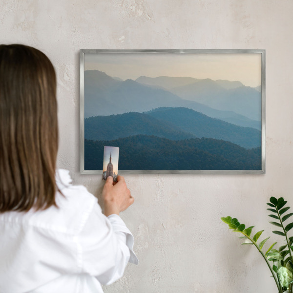 Dekoratives Magnetboard aus Metall in Silberrahmen Bergblick