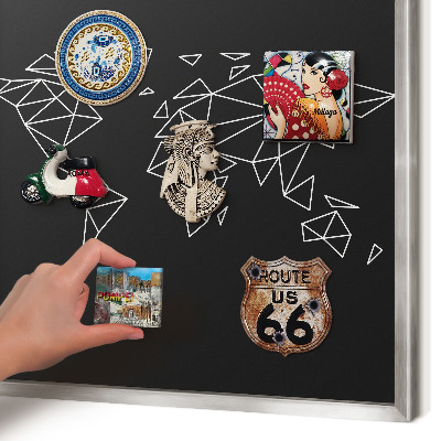 Dekoratives Magnetboard aus Metall in Silberrahmen Weltkarte