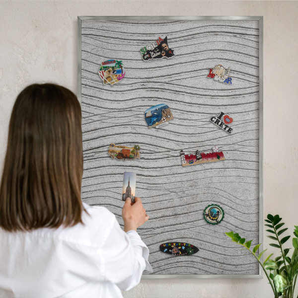 Dekoratives Magnetboard aus Metall in Silberrahmen Graue Wellen