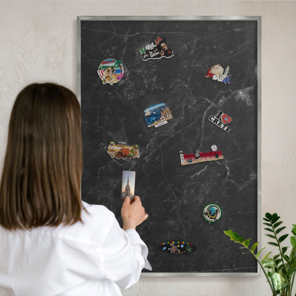 Dekoratives Magnetboard aus Metall in Silberrahmen Schwarzer Marmor