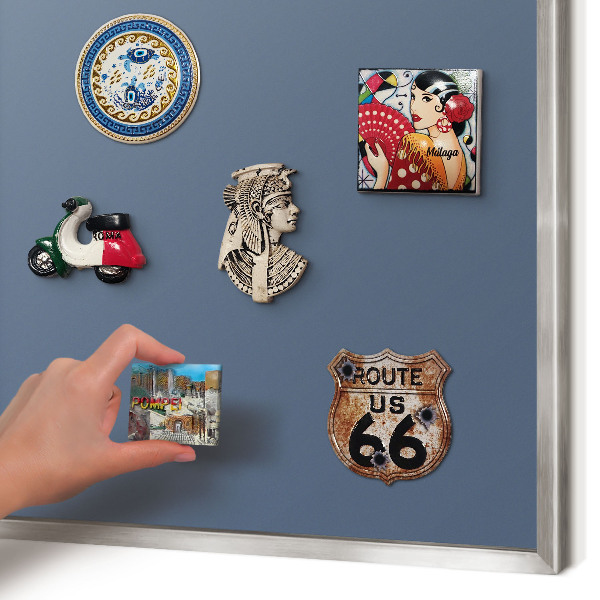 Dekoratives Magnetboard aus Metall in Silberrahmen Pastellblau