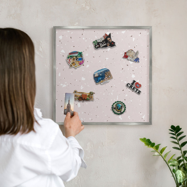 Dekoratives Magnetboard aus Metall in Silberrahmen Moderner Terrazzo
