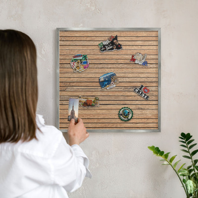 Metalltafel für Magnete mit silbernem Rahmen Holzbretter
