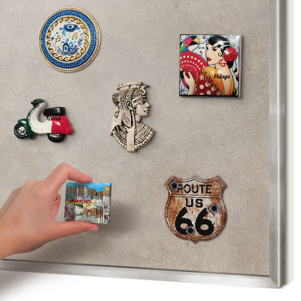 Dekoratives Magnetboard aus Metall in Silberrahmen Neutrale Eleganz