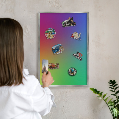 Metalltafel für Magnete mit silbernem Rahmen Regenbogenfarben