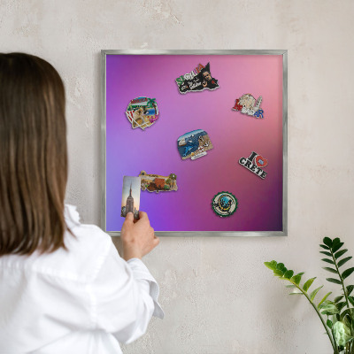 Dekoratives Magnetboard aus Metall in Silberrahmen Farben der Harmonie