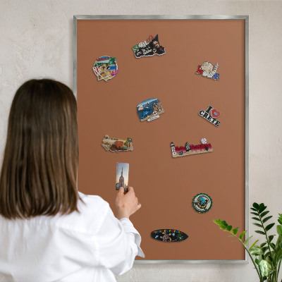 Dekoratives Magnetboard aus Metall in Silberrahmen Dunkelorange