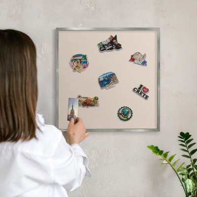 Metalltafel für Magnete mit silbernem Rahmen Warmes Beige
