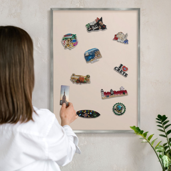 Metalltafel für Magnete mit silbernem Rahmen Warmes Beige