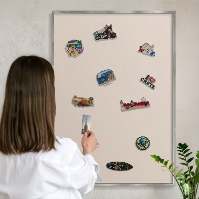 Metalltafel für Magnete mit silbernem Rahmen Warmes Beige