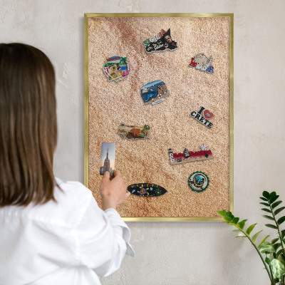 Magnettafel für Urlaubsmagnete in Goldrahmen Steintextur