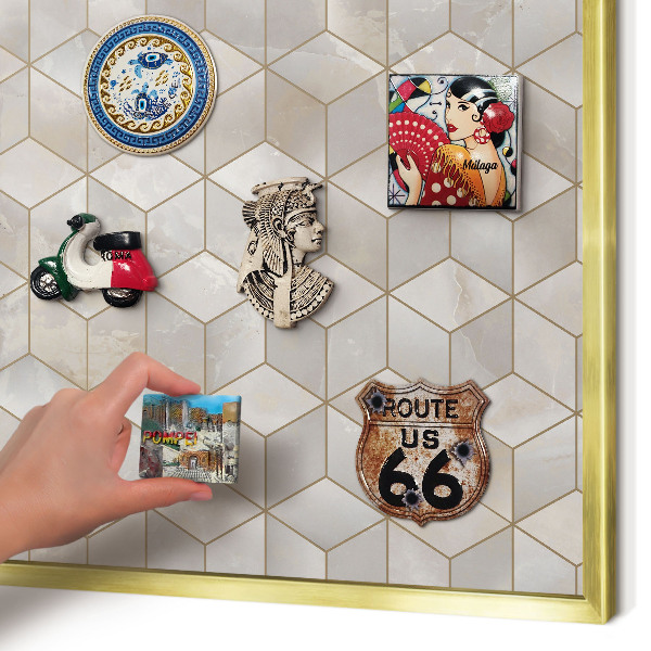 Magnettafel für Urlaubsmagnete in Goldrahmen Kubischer Hintergrund