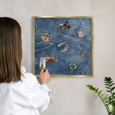 Magnettafel für Urlaubsmagnete in Goldrahmen Marmor-Eleganz