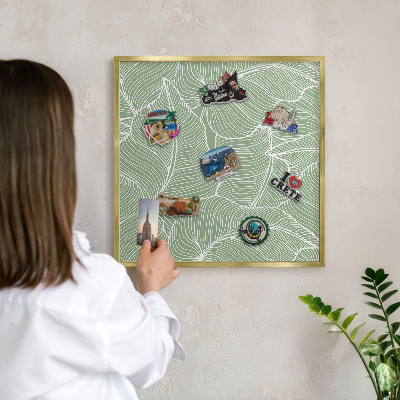 Magnettafel für Urlaubsmagnete in Goldrahmen Tropische Blätter