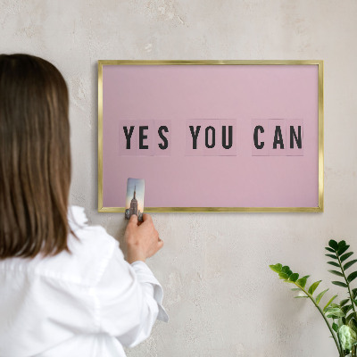 Magnettafel für Urlaubsmagnete in Goldrahmen Motivation jeden Tag