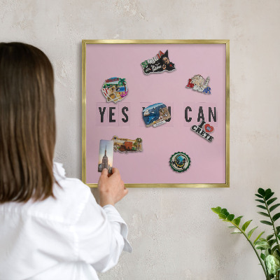 Magnettafel für Urlaubsmagnete in Goldrahmen Motivation jeden Tag