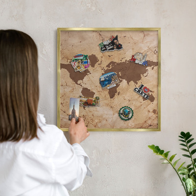 Magnettafel für Urlaubsmagnete in Goldrahmen Weltkarte