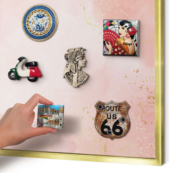 Magnettafel für Urlaubsmagnete in Goldrahmen Subtile Eleganz