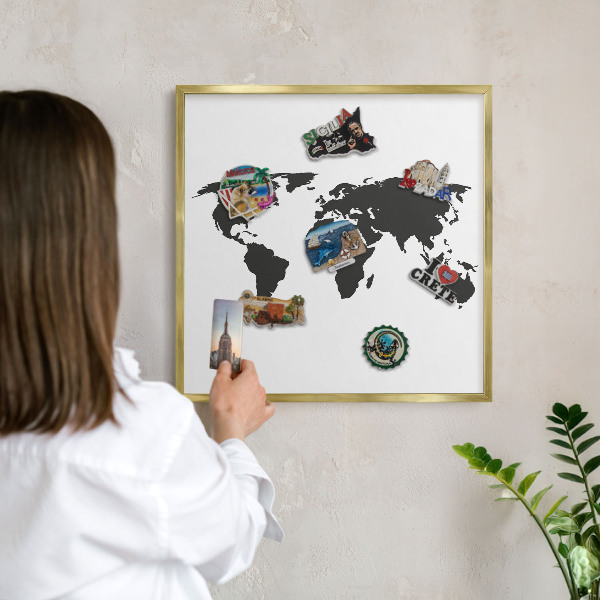 Magnettafel für Urlaubsmagnete in Goldrahmen Weltkarte