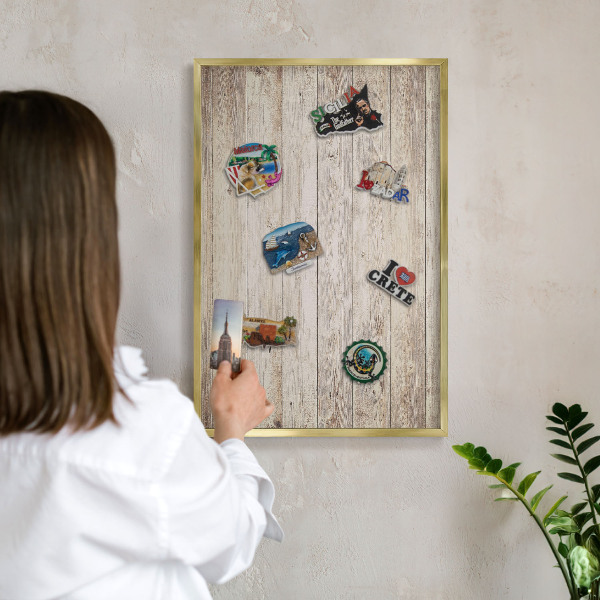 Magnettafel für Urlaubsmagnete in Goldrahmen Holzstruktur
