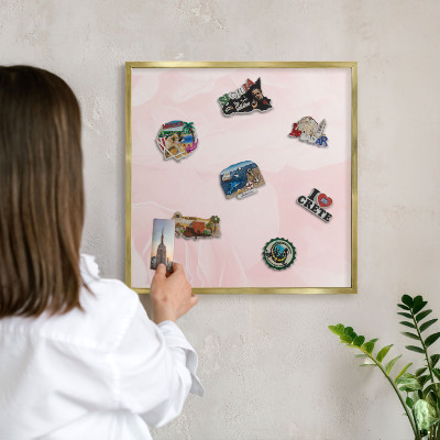 Magnettafel dekorativ bedruckt mit goldenem Rahmen Zartes Rosa